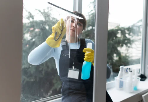 Nettoyage de vitres intérieures et extérieures à la Madeleine
